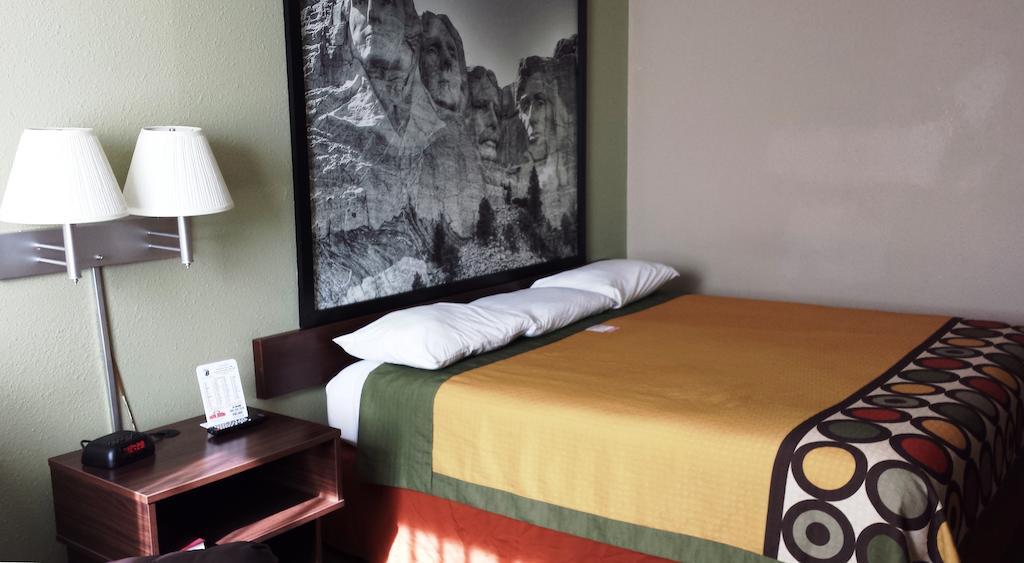 Super 8 By Wyndham Sioux Falls Near Convention Center Room photo