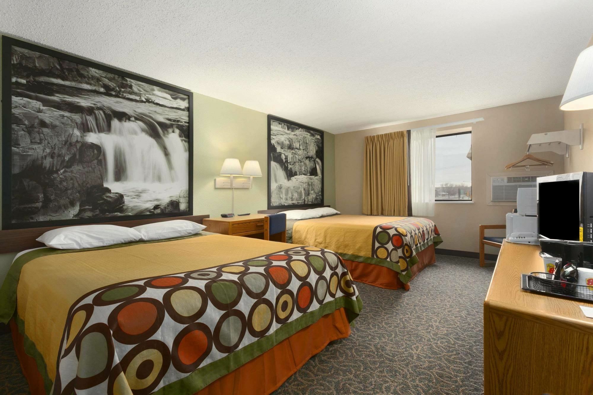 Super 8 By Wyndham Sioux Falls Near Convention Center Exterior photo
