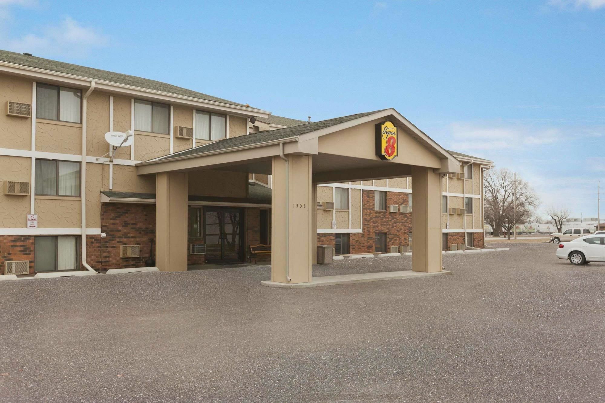 Super 8 By Wyndham Sioux Falls Near Convention Center Exterior photo